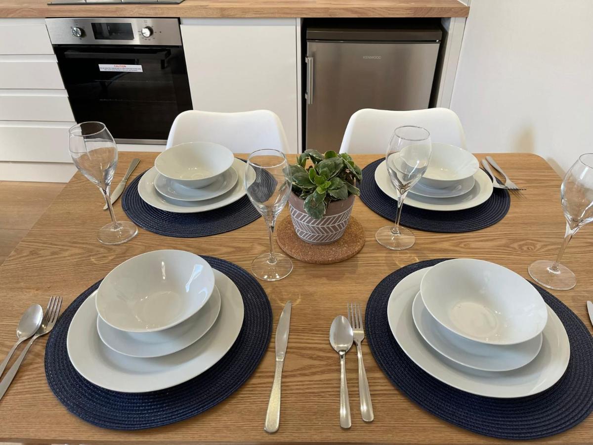Brand New Montrouge Apartments - Perfect Location!! พอร์ตสมัธ ภายนอก รูปภาพ